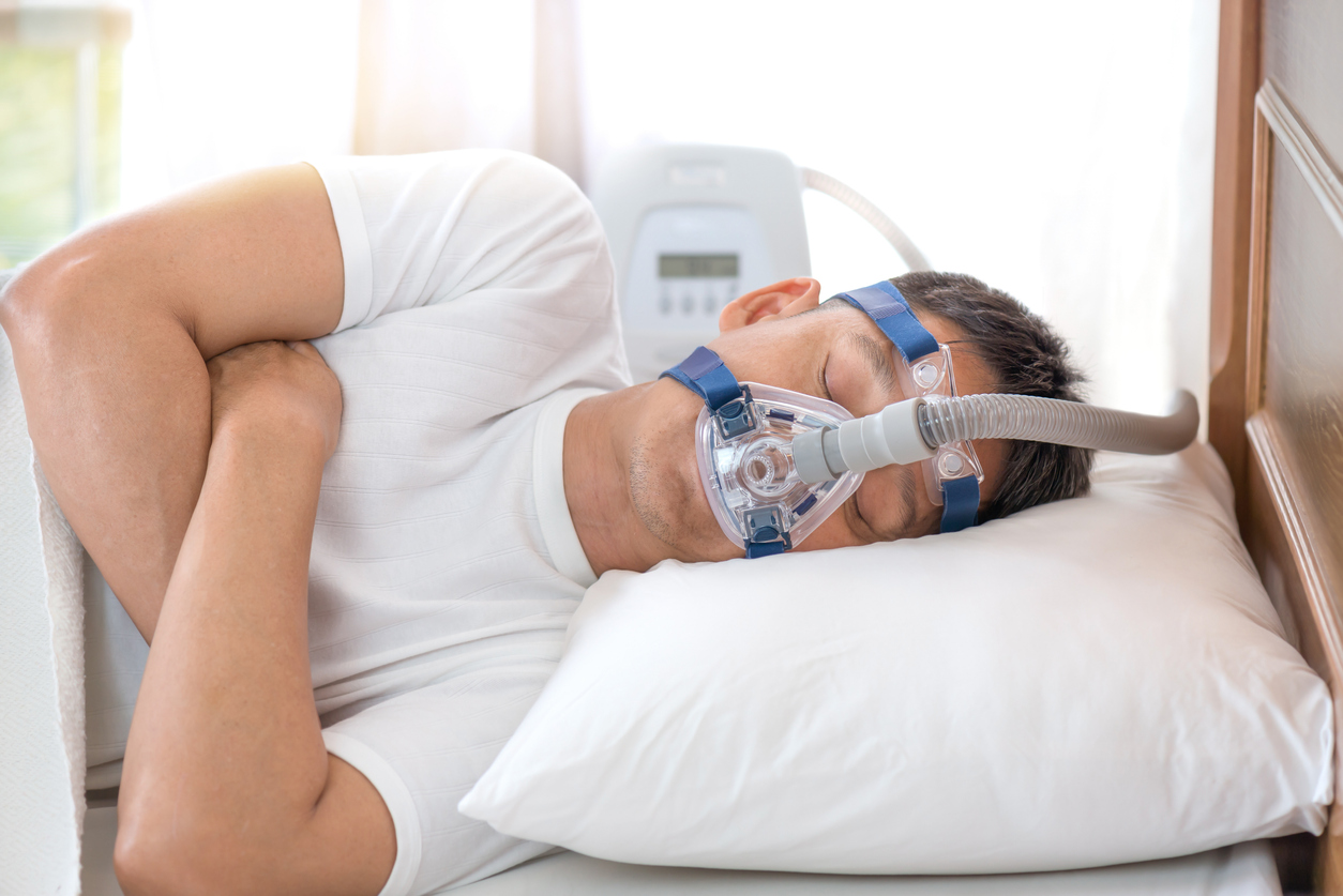 La apnea del sueño puede mejorar notablemente con un dispositivo como la CPAP.